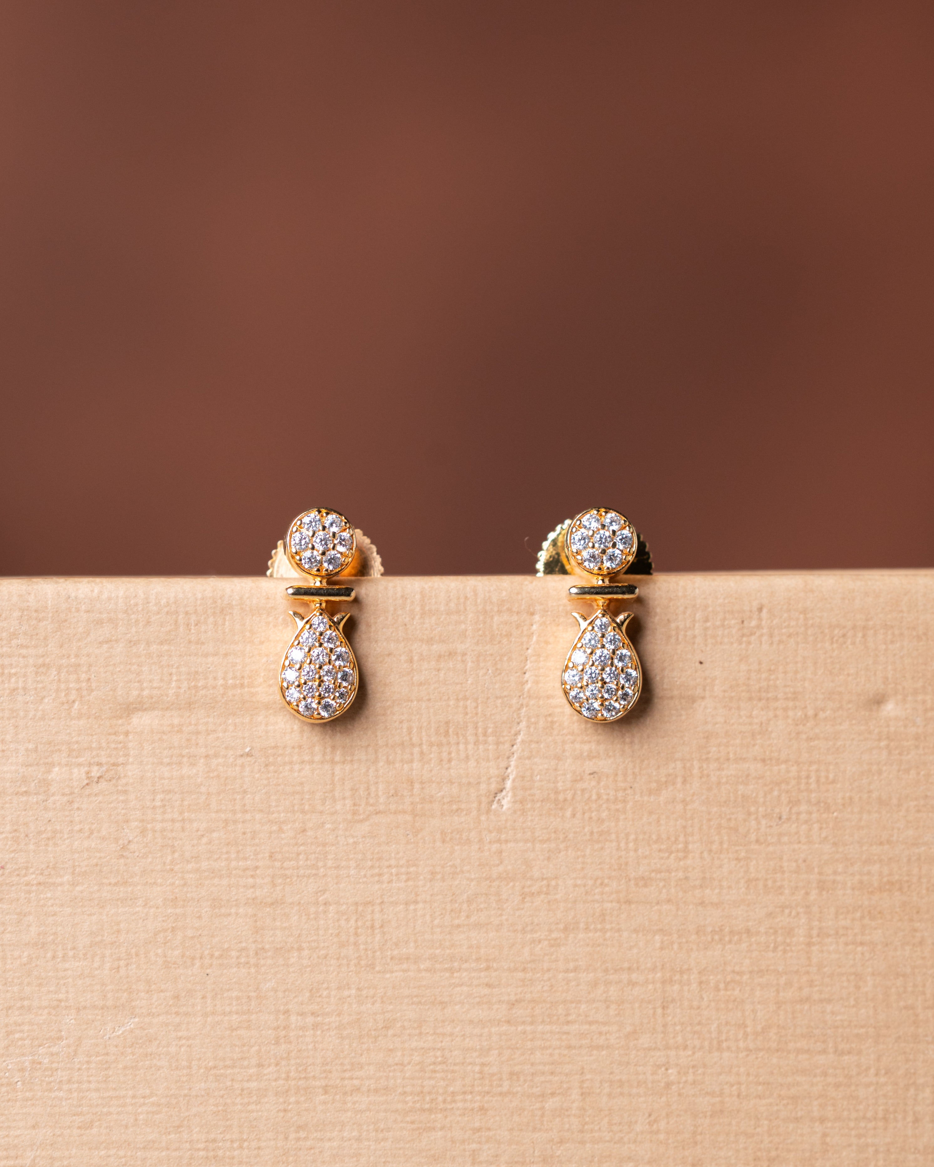 Gold-Toned Starburst Zircon Dangler Necklace Set