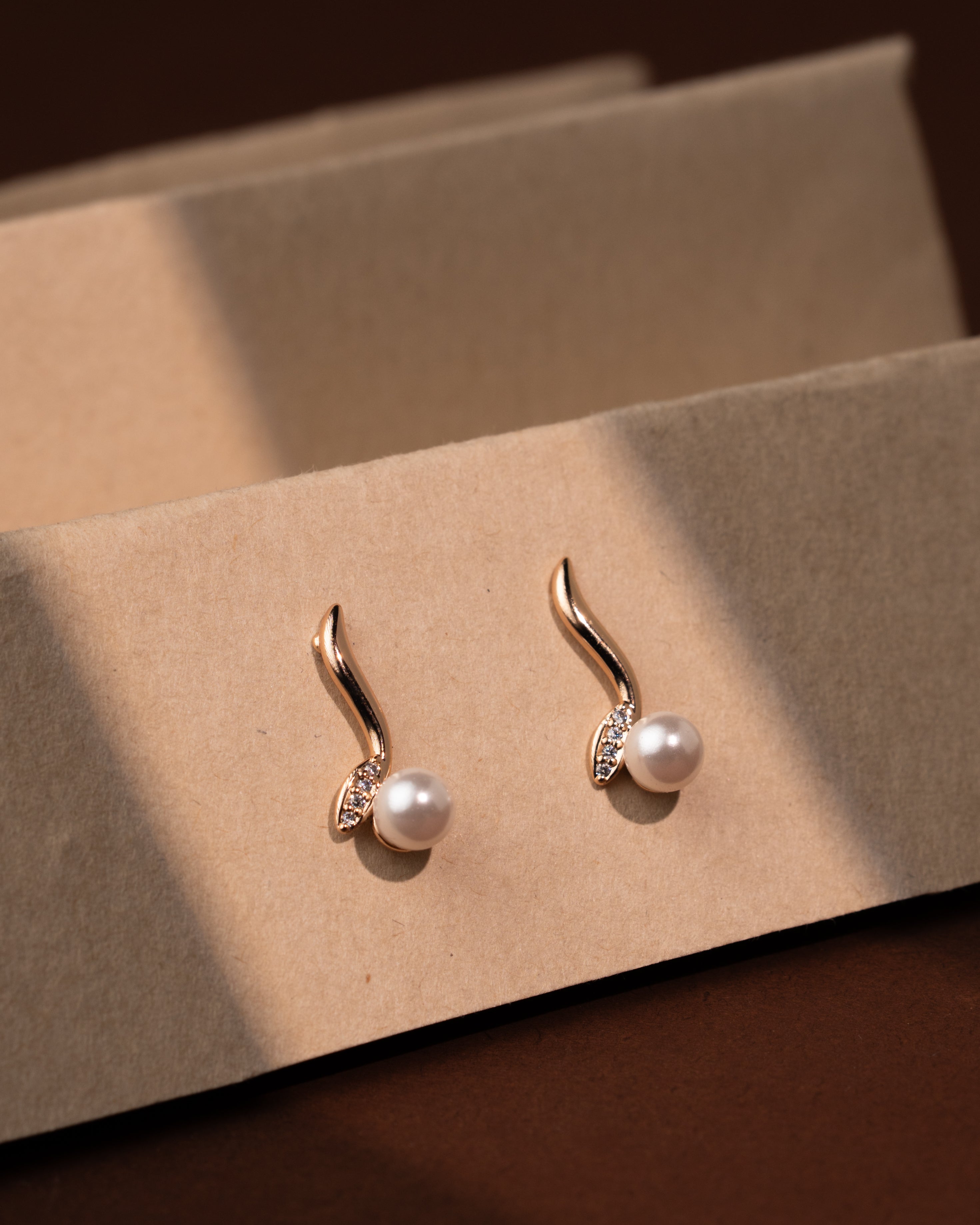 Pearl Glow Stud Earrings