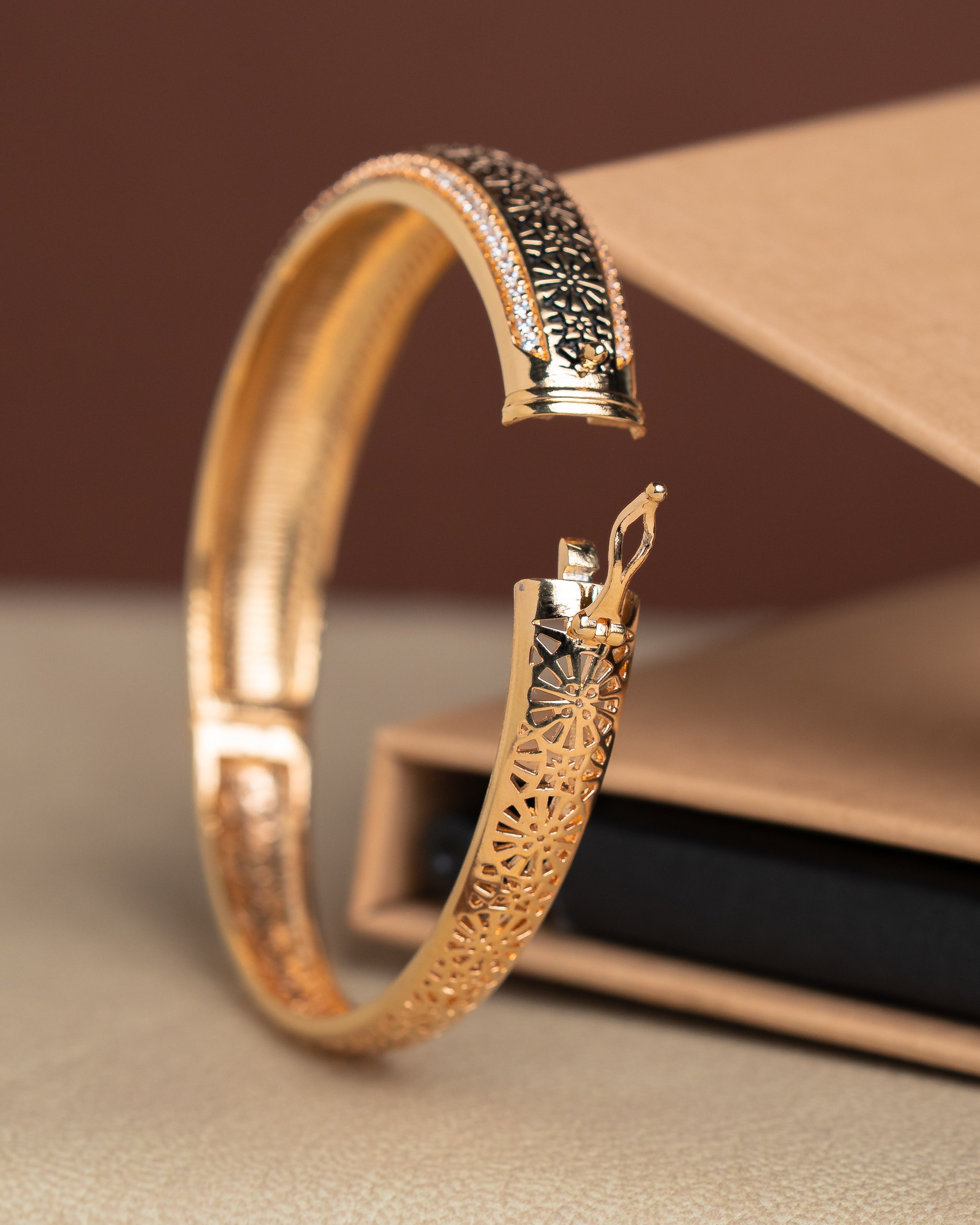 Zircon Antique Openable Kada