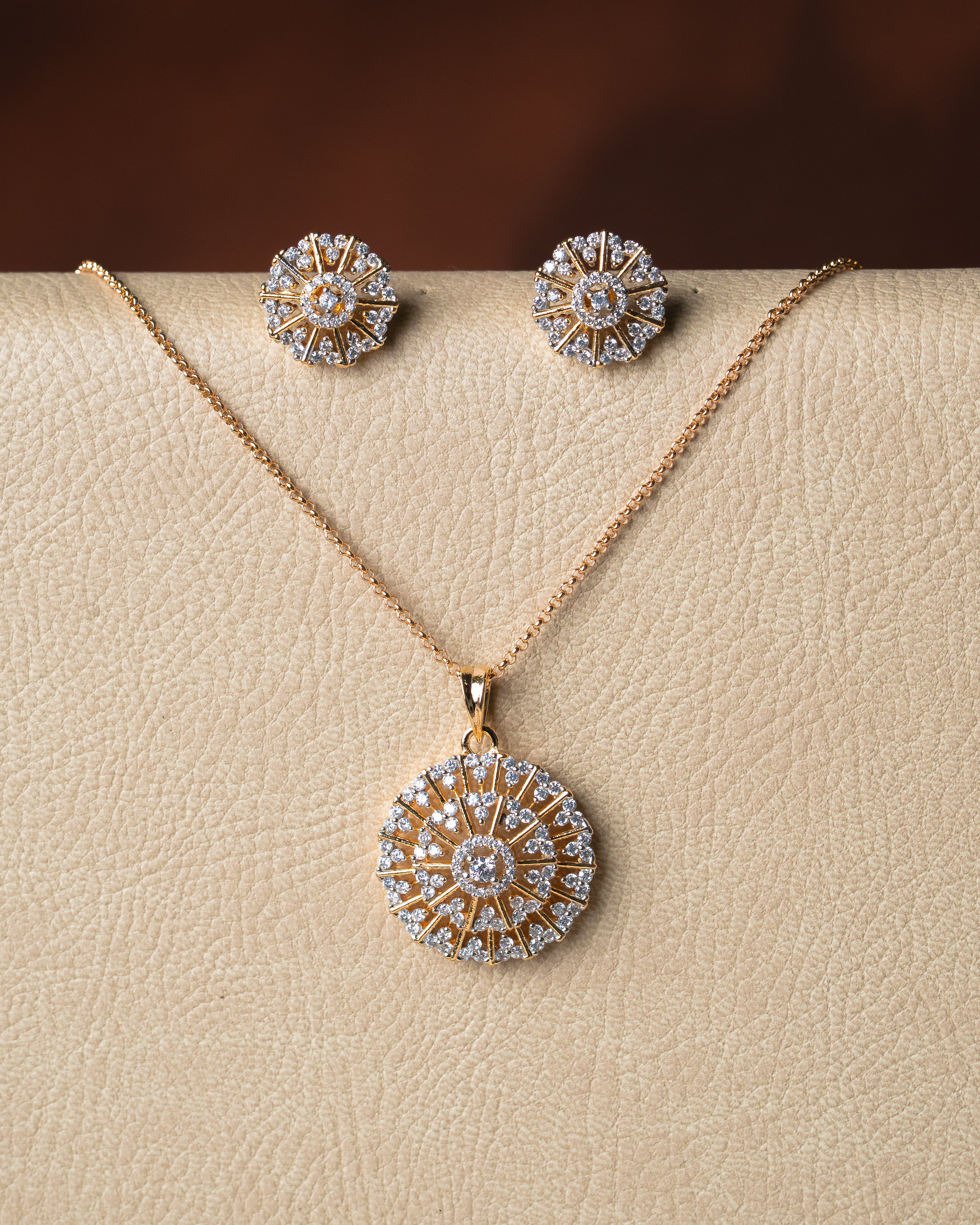 Radiant Round Zircon Pendant Set