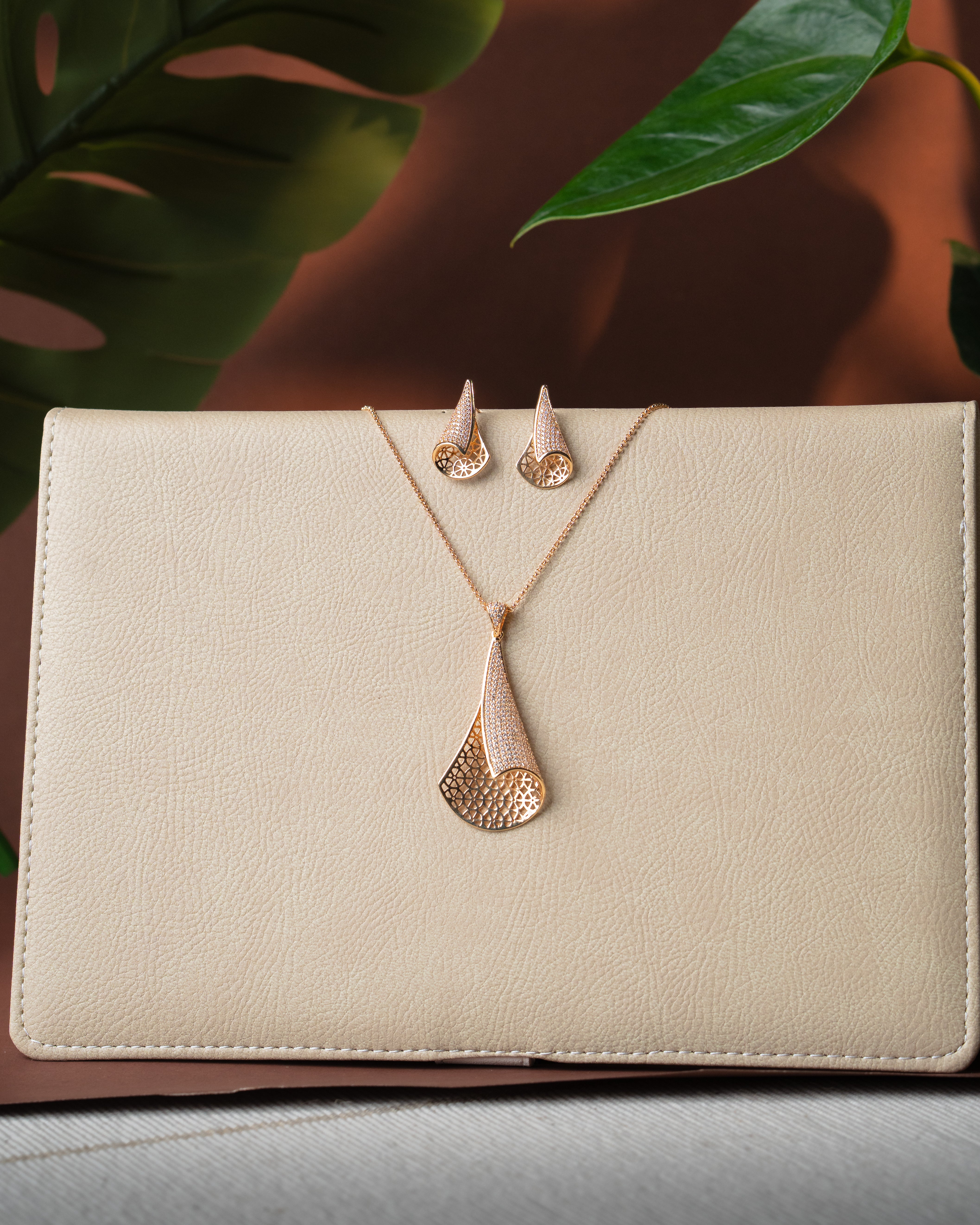 Italian Wave Zircon Pendant Set