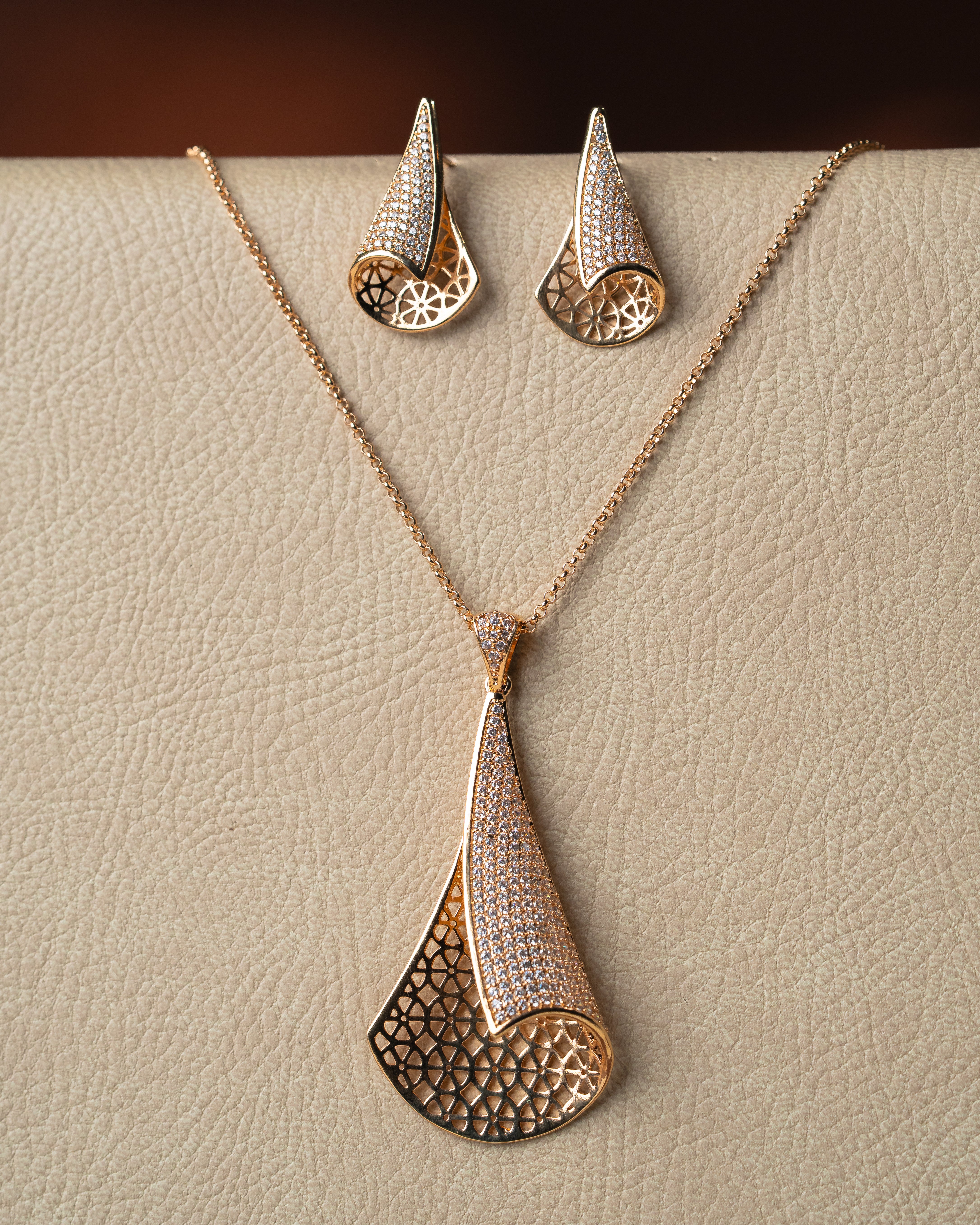 Italian Wave Zircon Pendant Set