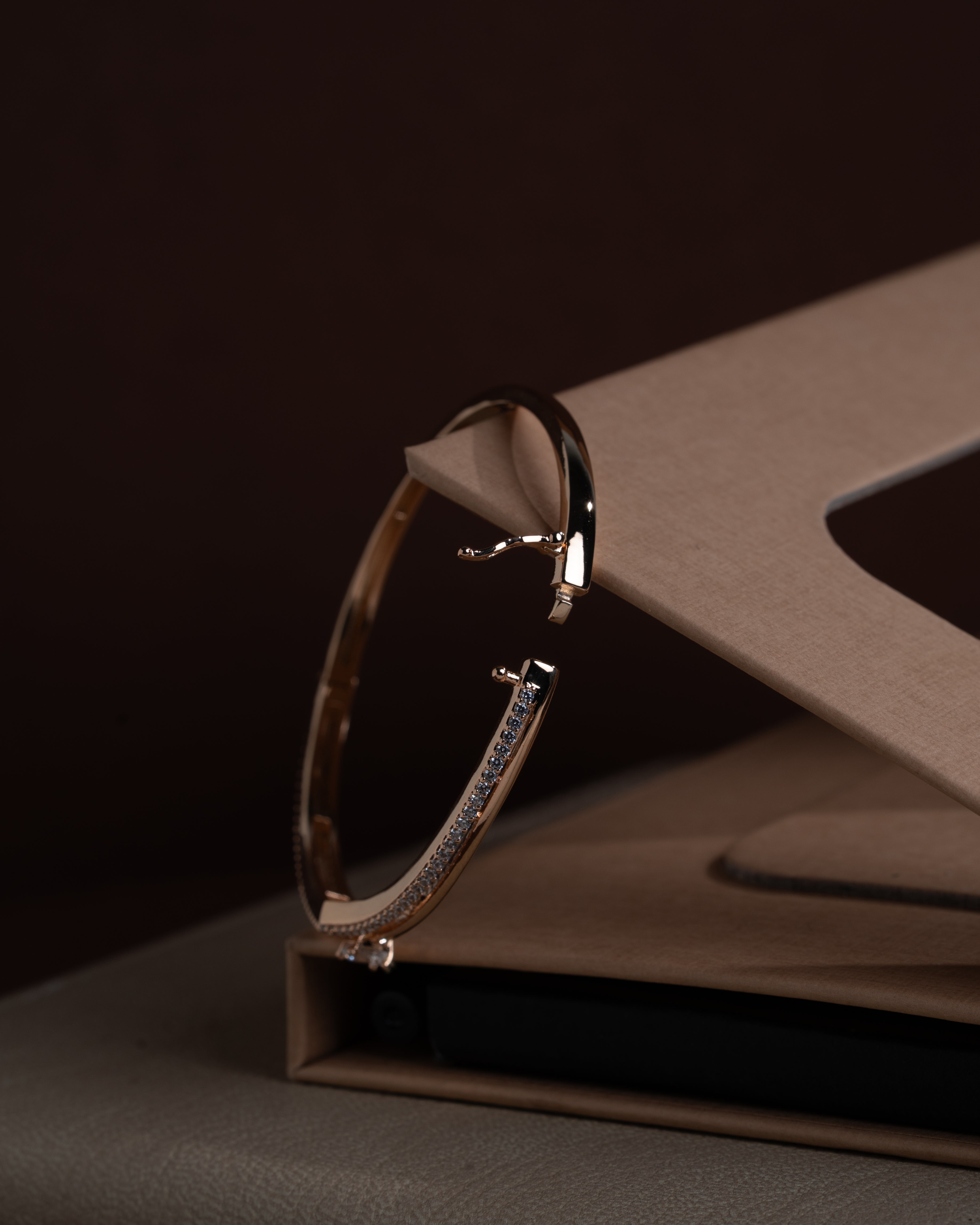 Z-Based Openable Zircon Kada Bracelet