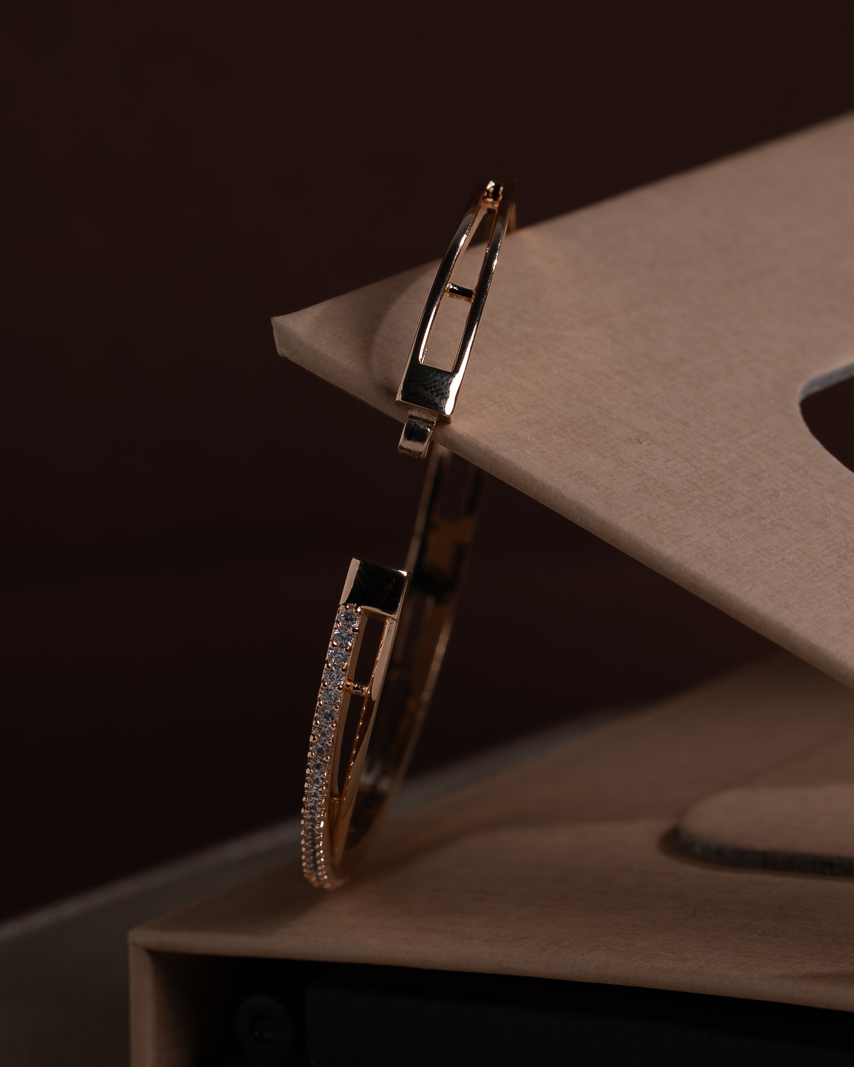 Z Based Openable Kada Bracelet With Zircon Accents