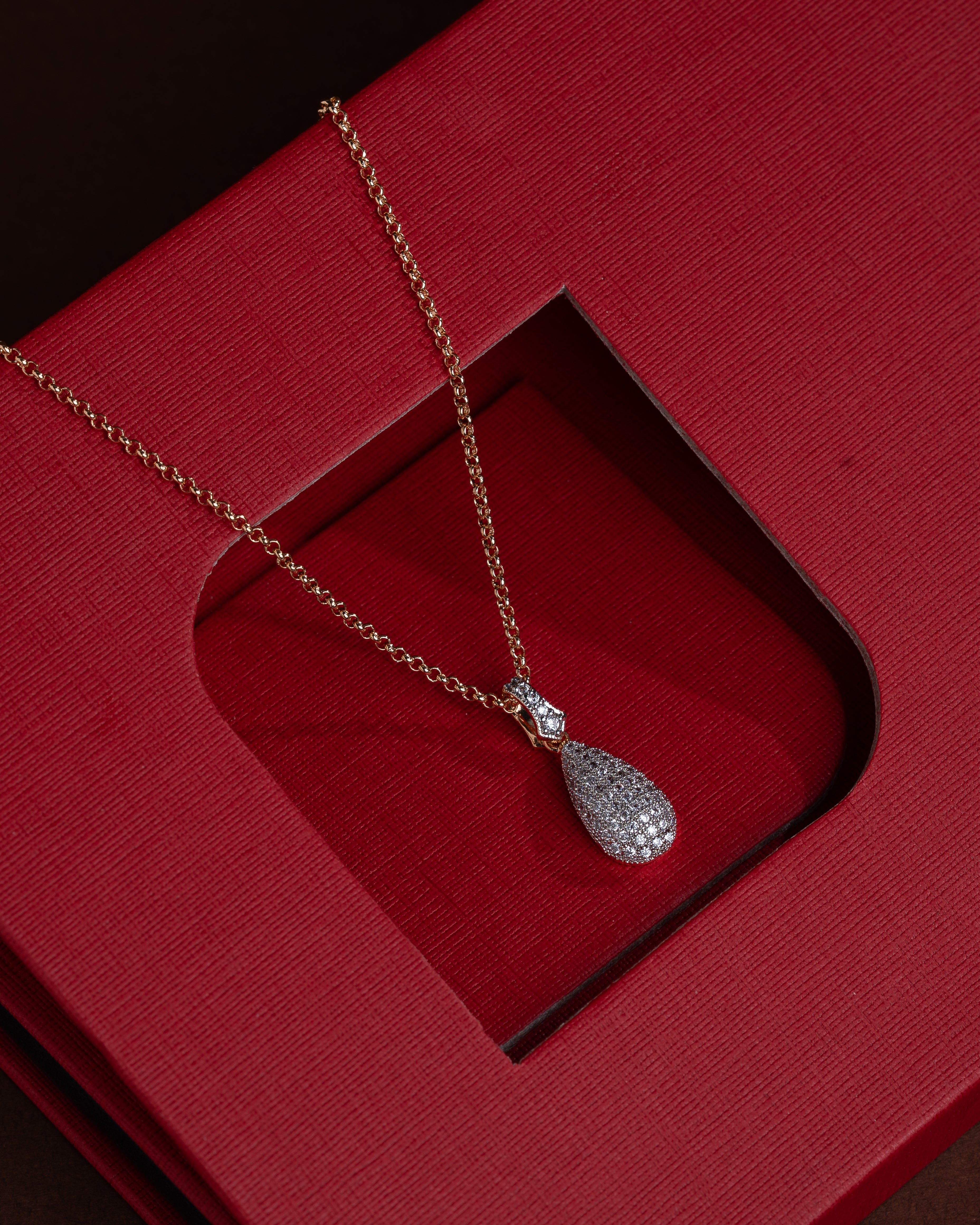 premium zircon pendent set