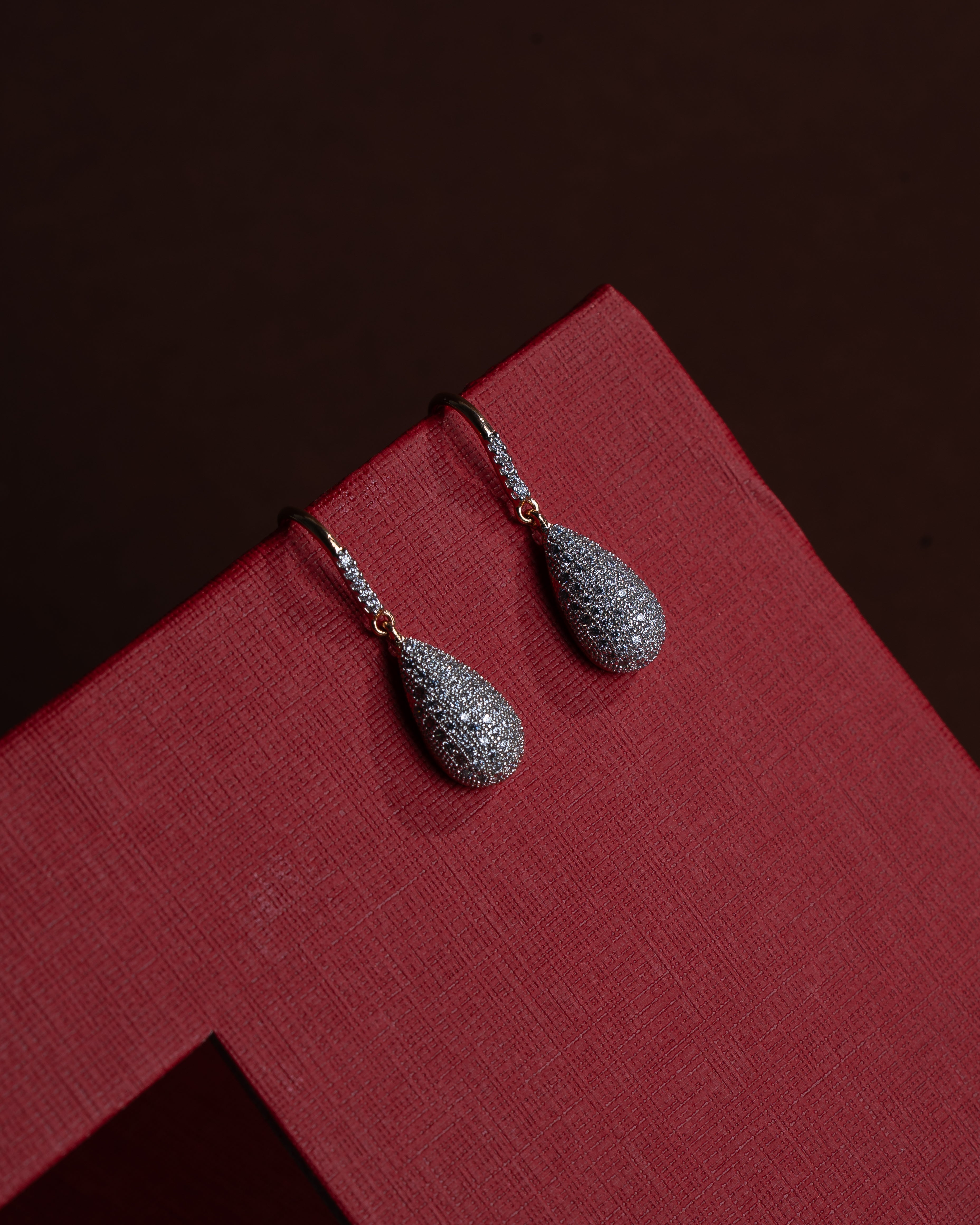premium zircon pendent set